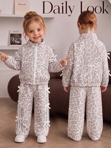 SHEIN Playful Pals 2件組幼女外套＋長褲，甜粉豹紋蝴蝶結緞帶側條紋，長袖小立領，生日派對秋季芭蕾公主運動時尚風 - 彩色 - 查看 9