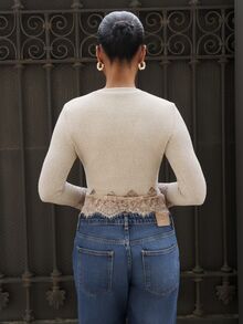 Yess Loren 女士圆领长袖单排扣撞色蕾丝时尚T恤，纽扣开襟T恤，蕾丝下摆上衣，棕色女士上衣，棕色长袖上衣，咖啡棕色上衣，棕色衬衫，优雅女士上衣，秋季，罗纹磨毛保暖T恤，女士休闲衬衫，法式优雅通勤装，复古，简约，适合日常穿着，优雅女士衬衫，女士冬季装，女士休闲装，女士早餐装，适合休闲和度假，春秋季，法式风格，巴黎女士，欧式风格，欧洲度假装，秋冬季，适合所有季节，女士冬季装，新年，新年女士装，法式休闲通勤装，复古，简约，适合日常穿着，法式风格，欧式风格 - 杏色 - 查看 2
