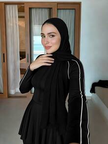 SHEIN With My Calm طقم رياضي علوي طويل بخطوط متباينة وأكمام راجلان وسحاب نصفي وحافة واسعة مع وشاح وبنطال واسع - الأسود - مشاهدة 1