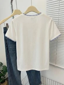 SHEIN [印花設計] 度假風海洋生物貝殼圖案對比色圓領印花女款T恤 - 白色 - 查看 2