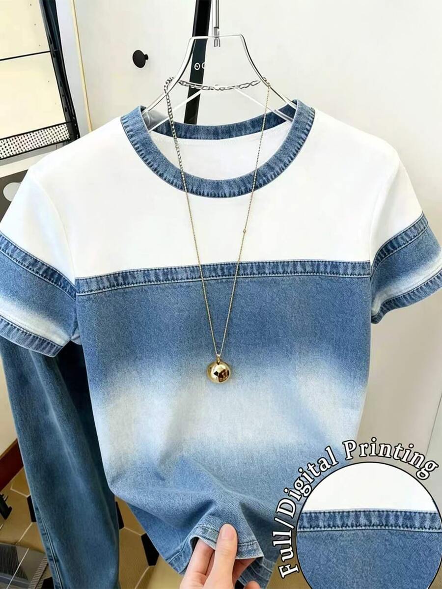 Resyla [Denim Effect] 女款休閒街頭風丹寧效果拼接數位印花T恤 藍白配色 夏季旅行款 - 彩色 - 查看 1