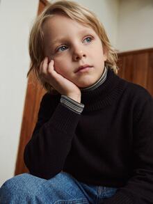 黑色