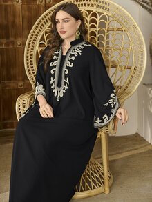 Al Najma 大码穆斯林女装时尚刺绣喇叭袖 A 字连衣裙，优雅土耳其沙特阿拉伯风格，朴素的长袍 - 黑色 - 查看 2