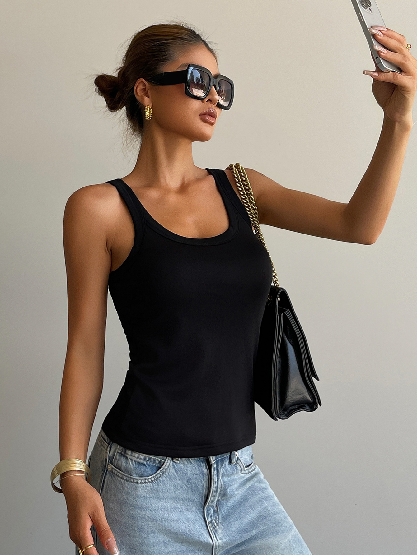 Neckline