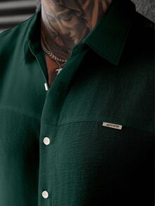 Manfinity CasualCool Men's Solid Color Single-Breasted Shirt, Structured Micro-Texture - Dark Green - View 5
