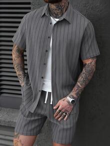 Manfinity CasualCool 男士前开襟条纹短袖休闲衬衫套装，夏季男士套装，男士夏季服装套装，男士街头风衬衫，男士条纹纽扣衬衫短裤套装，男士夏季短裤套装 - 灰色 - 查看 3