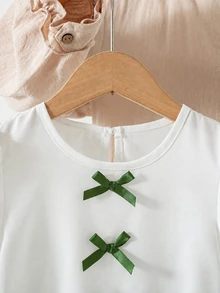 SHEIN Vintaside Kids 2件組女童春秋白色與藍色軟萌風薄款梭織棉套裝，海軍藍蝴蝶結鏤空刺繡花朵泡泡袖娃娃上衣，水洗牛仔寬鬆寬腿褲，適合上學、通勤、戶外、生日拍照、日常穿著 - 彩色 - 查看 5