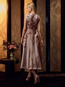 MOTF PREMIUM Damklänning med enfärgad jacquard, midjeformande, ärmlös, medellång - Aprikos - Visa 3