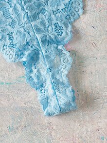 Elorette 2pcs Set Lingerie Ukuran Plus Berwarna Biru Muda dengan Hiasan Renda dan Patchwork Jala, Motif Romantis Murni - Biru - View 6