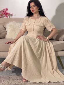 Modelyn 大尺碼女款優雅蕾絲鈕扣洋裝，適合晚宴派對 - 杏色 - 查看 1