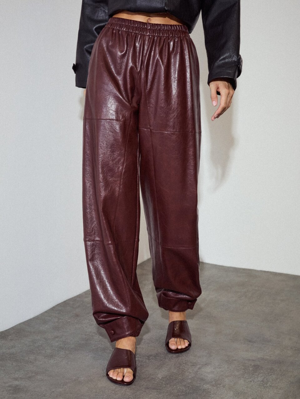 MOTF ELASTIC WAIST PU CUFFED LONG PANTS