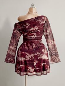 SHEIN ICON 女款大尺碼秋冬復古性感簡約優雅通勤風露肩抓皺喇叭袖酒紅花卉繫帶圖案網紗洋裝 - 彩色 - 查看 2