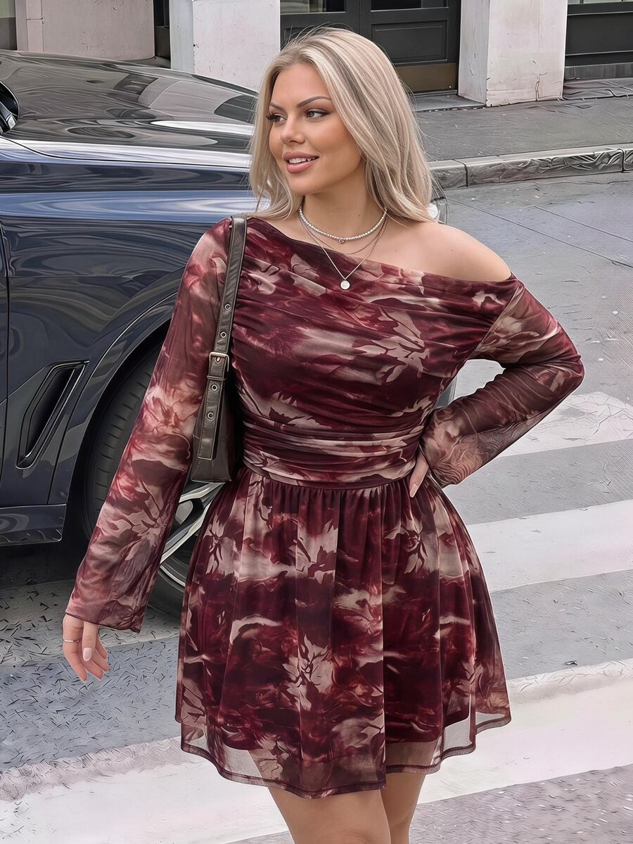 SHEIN ICON 女款大尺碼秋冬復古性感簡約優雅通勤風露肩抓皺喇叭袖酒紅花卉繫帶圖案網紗洋裝 - 彩色 - 查看 1