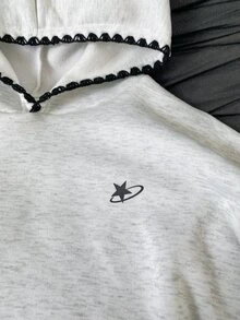 SHEIN 青少年女孩灰色連帽套頭衛衣，黑色波浪邊飾，秋冬校園日常穿搭，畢業舞會休閒街頭風 - 灰色 - 查看 5