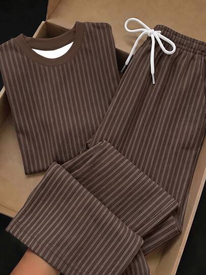 Muvela Conjunto de 2 piezas con top de cuello redondo y manga corta y pantalones con estampado de rayas, casual, rayas marrones, moda clásica elegante, versátil para todas las estaciones, moda urbana moderna, ropa de oficina casual de negocios para mujer, estilo sofisticado de dinero antiguo, atuendo para desplazamientos y aeropuerto