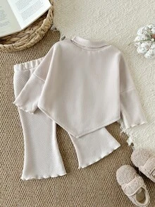 SHEIN Vintaside Kids 2件組幼女上衣+喇叭褲，優雅粉色華夫針織不對稱荷葉邊長袖小高領，生日派對秋季假期穿搭 - 杏色 - 查看 3