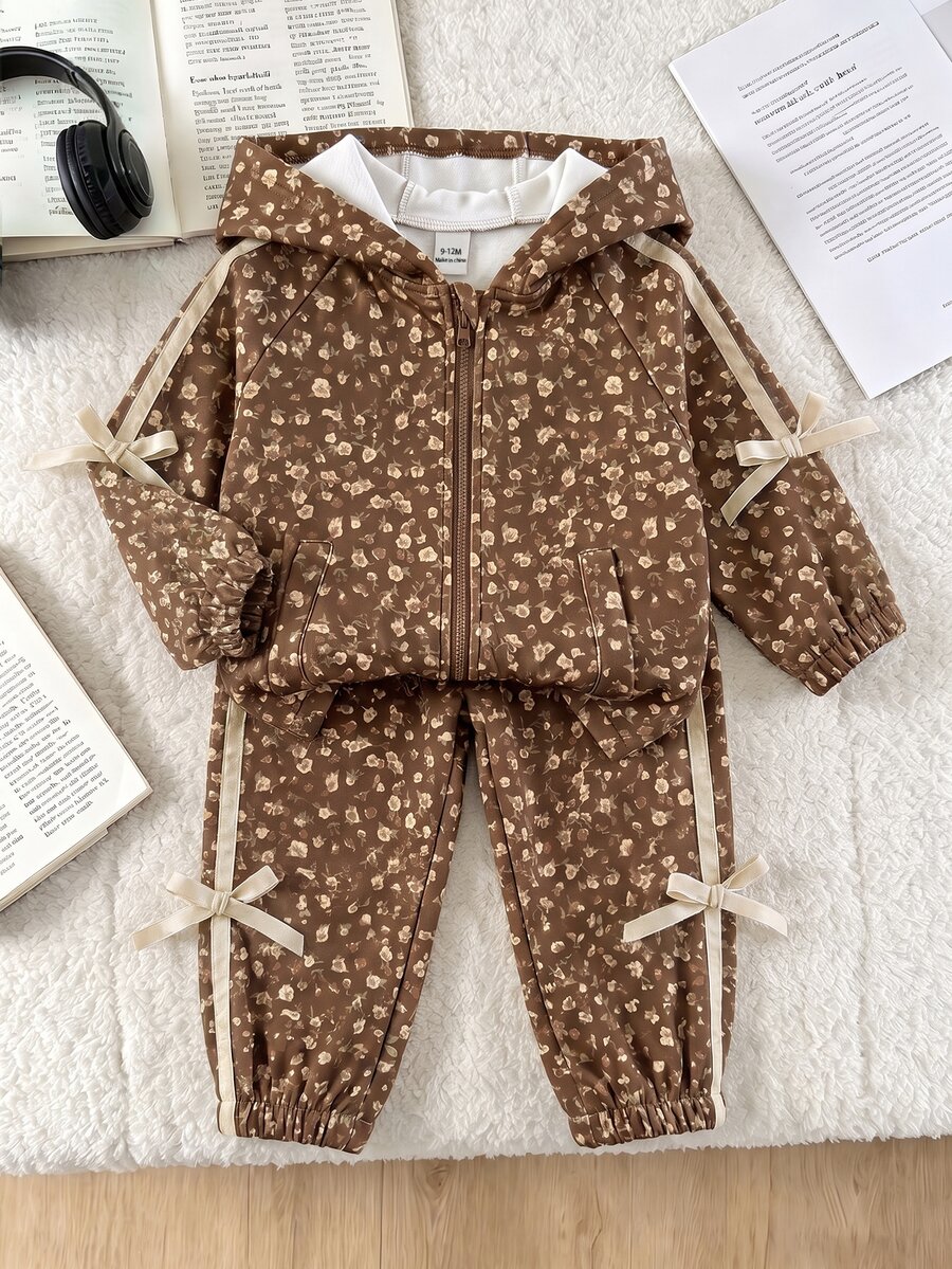 SHEIN Vintaside Kids 2件組女嬰花卉連帽外套與側邊蝴蝶結長褲套裝,時尚百搭休閒甜美戶外運動套裝,適合秋冬 - 彩色 - 查看 1