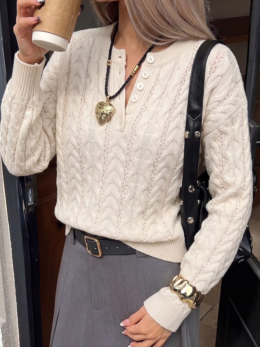 SHEIN 女款圓領慵懶長袖短版套頭毛衣，休閒針織上衣，秋冬白色寬鬆時尚日常百搭麻花扭繩半開鈕扣套頭毛衣