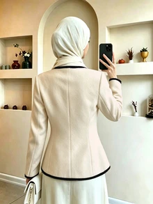 SHEIN Clasi 女款秋冬新款休閒優雅對比飾邊金屬鈕扣裝飾夾克 - 杏色 - 查看 2
