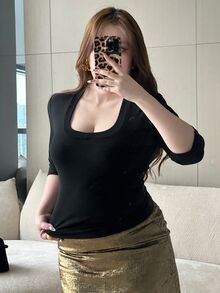 REIGN AVE Solid Color Elastic Fitted Bodycon V-Neck Sexy Half Sleeve Cropped T-Shirt, Spring/Summer - Black - View 4