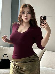 REIGN AVE Solid Color Elastic Fitted Bodycon V-Neck Sexy 3/4 Sleeve Cropped T-Shirt, Spring/Summer - Burgundy - View 5