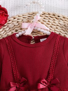 SHEIN 2件組新生兒春秋款酒紅色甜美公主風蝴蝶結蕾絲網紗拼接長袖洋裝附髮帶套裝，寬鬆舒適版型，適合日常外出、滿月宴、1歲生日派對、節日聚會、拍照拍攝 - 酒紅色 - 查看 6