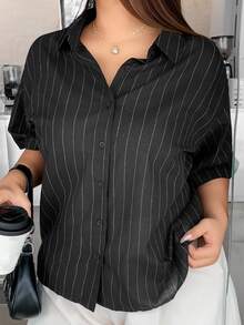 REIGN AVE Camisa de manga corta suelta con cuello a rayas negra casual talla grande para la escuela - Negro - Ver 6