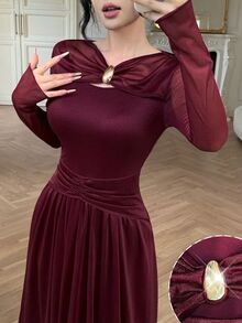 Modelyn Elegant Women's Banquet Dress With Design-Driven Solid Color Mesh, Metal Buckle Decoration, Pleated Slimming Long Sleeve And Flared Hem - Burgundy - View 2