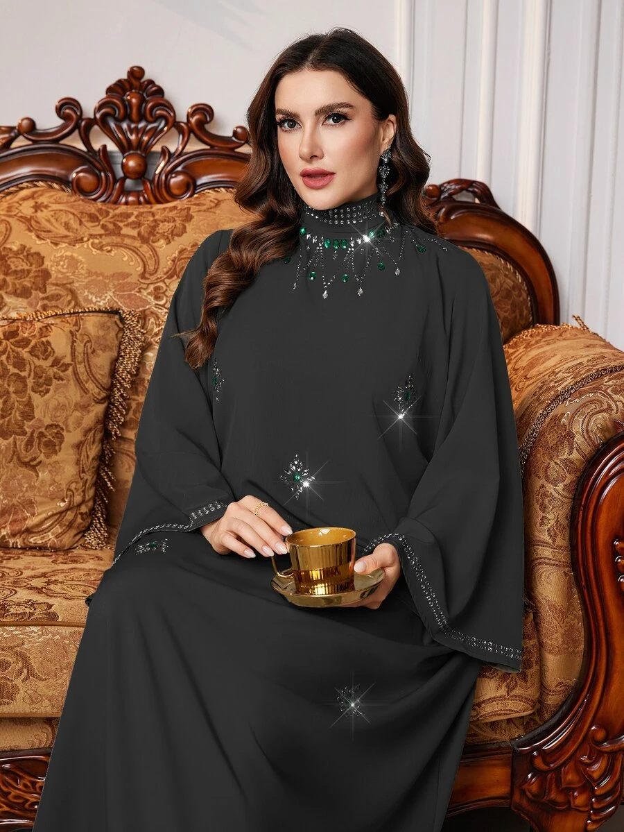 Al Najma Gaun Maxi Turki Modis Lengan Panjang Warna Polos Elegan Mewah Ukuran Plus untuk Wanita, Dihiasi Rhinestone Berkilau - Hitam - View 1