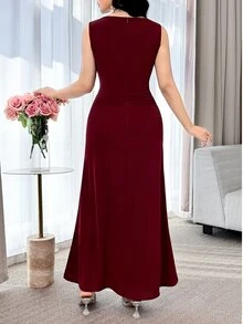 Feyla Women's Solid Color 3D Floral Decor Ruched Sleeveless Elegant Dress - Burgundy - View 4