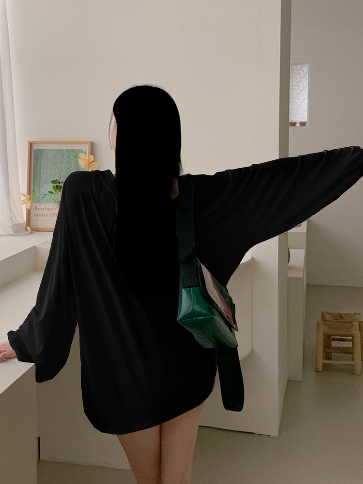 DAZY Dam vår/sommar lös passform v-ringad nedhasad långärmad t-shirt med slogantryck, grafiska t-shirts - Svart - Visa 4
