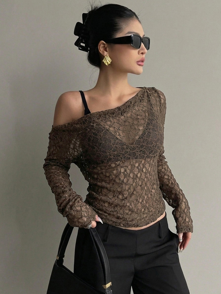 DAZY ملابس علوية نسائية من الدانتيل برقبة غير متماثلة ضيقة قصيرة شفافة، بيضاء، بلوزات الخروج للربيع/الصيف برقبة غير متماثلة بلوزات بأكمام طويلة برقبة غير متماثلة - اخضر زيتون - مشاهدة 2