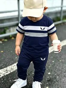 兒童小男孩秋季新款休閒極簡寬鬆舒適運動風圓領短袖T恤與長褲2件套 - 彩色 - 查看 1