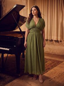 Anewsta Plus Size Women Summer V-Neck Sleeveless Ruched Waist Dress, Suitable For Beach Vacation - Green - View 5