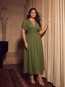 Anewsta Plus Size Women Summer V-Neck Sleeveless Ruched Waist Dress, Suitable For Beach Vacation - Green - View 3