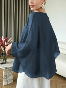 Modelyn 大尺碼女款不對稱下擺披肩式雪紡飄逸襯衫，可單穿或疊穿，優雅蝙蝠袖寬鬆上衣 - 藏蓝色 - 查看 2