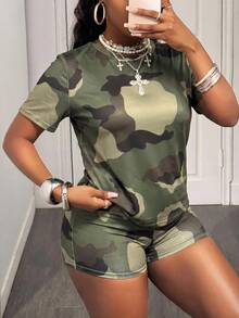 Slaydiva Plus Size Camouflage Print T-Shirt And Shorts 2 Pieces Set Gym Formal Green Summer Casual Loose Fit - Green - View 5