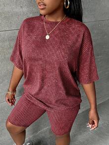 Slaydiva Plus Size Women 2pcs Set - Round Neck Short Sleeve T-Shirt And Shorts, Casual - Red - View 5
