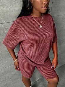 Slaydiva Plus Size Women 2pcs Set - Round Neck Short Sleeve T-Shirt And Shorts, Casual - Red - View 4