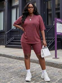 Slaydiva Plus Size Women 2pcs Set - Round Neck Short Sleeve T-Shirt And Shorts, Casual - Red - View 1