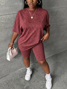 Slaydiva Plus Size Women 2pcs Set - Round Neck Short Sleeve T-Shirt And Shorts, Casual - Red - View 3