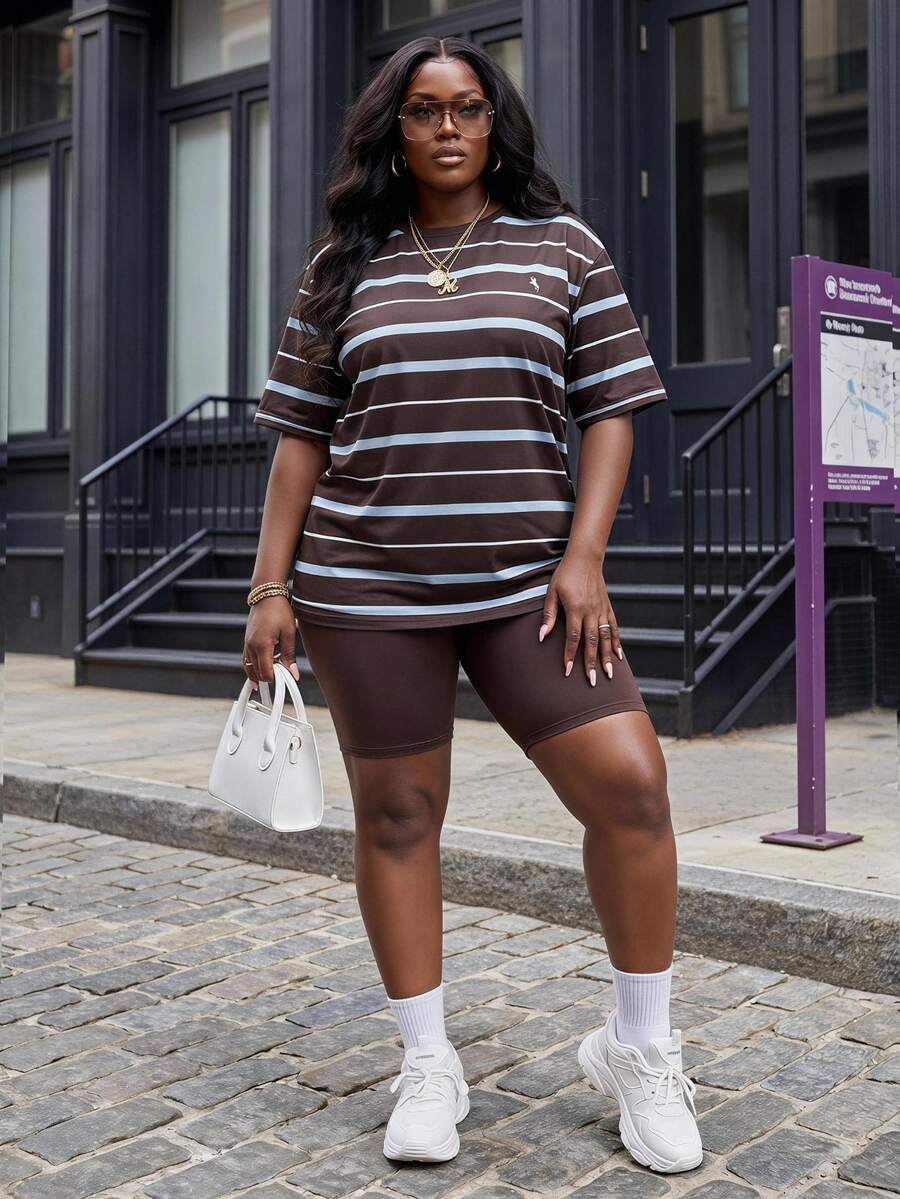 Slaydiva Blue White Chocolate Brown Striped Short Sleeve T-Shirt Small Logo Pattern Loose Round Neck Slim Fit Cycling Shorts Women's Two Pieces Set Summer