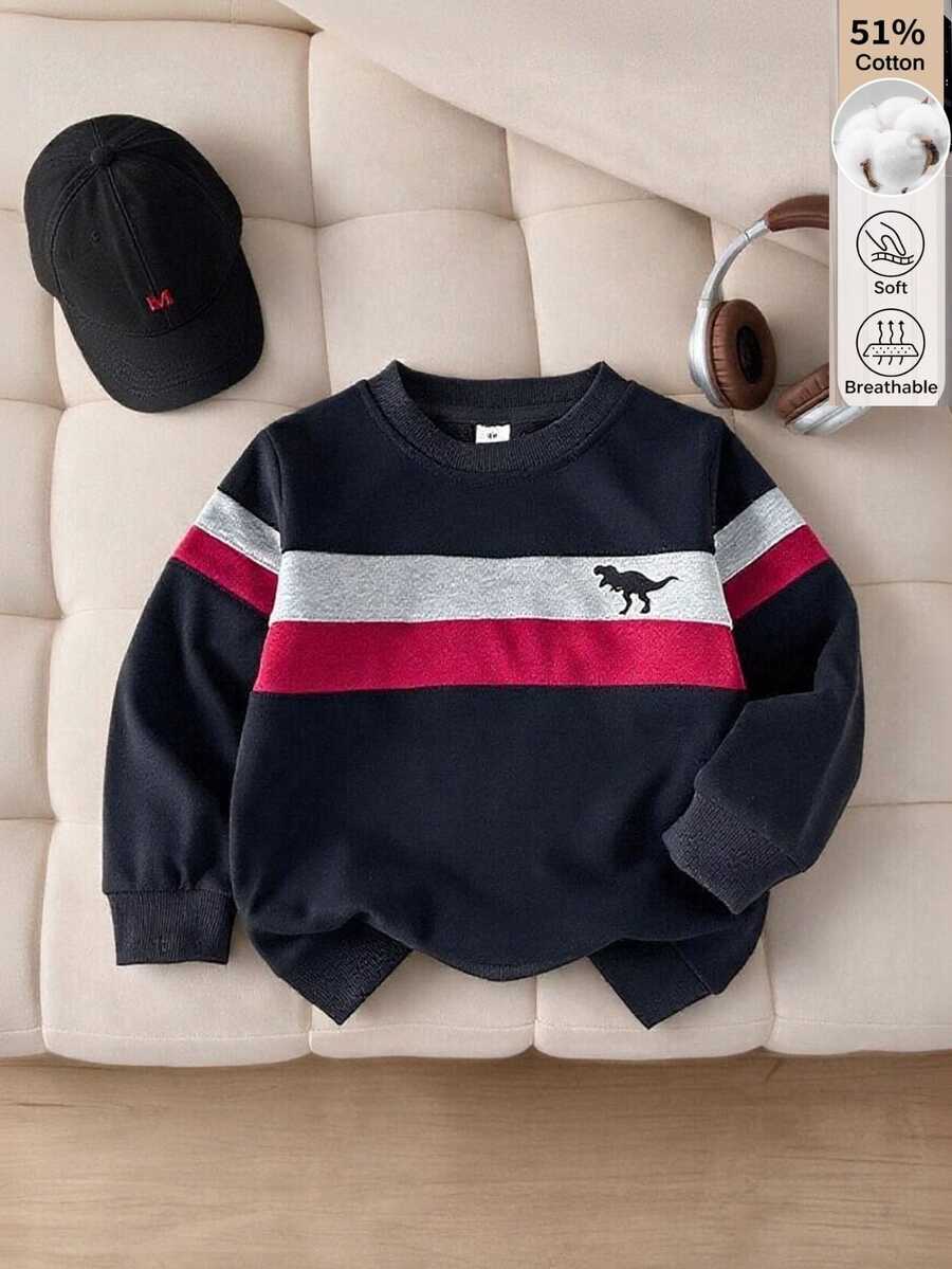 SHEIN Sweatshirt Pullover Patchwork Tiga Warna Motif Dinosaurus Kasual untuk Anak Laki-Laki, Kain Lembut dan Ramah Kulit, Cocok untuk Pakaian Sehari-hari dan Olahraga di Musim Semi, Gugur, dan Musim Dingin