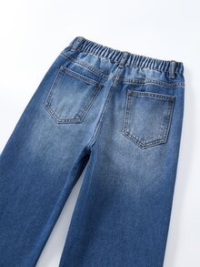 SHEIN 男童牛仔長褲，四季皆宜，柔軟棉質，休閒街頭風，彈性腰頭，口袋貼布設計，寬鬆錐形剪裁，中藍色水洗褲 - 中等水洗藍 - 查看 8