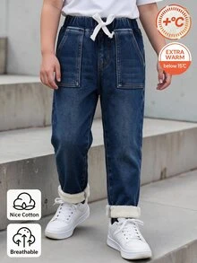 SHEIN Vintaside Kids 男童丹寧長褲，秋冬款，抓絨內裡，柔軟棉質，休閒時尚百搭，極簡風，全鬆緊腰頭，裝飾抽繩，複合膚色仿超絨面料，柔軟舒適，修身彈性，深藍水洗丹寧長褲，適合日常穿著與度假 - 深色水洗藍 - 查看 2