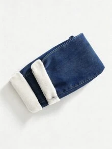 SHEIN Vintaside Kids 男童丹寧長褲，秋冬款，抓絨內裡，柔軟棉質，休閒時尚百搭，極簡風，全鬆緊腰頭，裝飾抽繩，複合膚色仿超絨面料，柔軟舒適，修身彈性，深藍水洗丹寧長褲，適合日常穿著與度假 - 深色水洗藍 - 查看 10