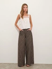 Nöista Mauve Wide-Leg Pants With Quilted Geometric Texture, Relaxed Fit And High Waist. Perfect For Travel, Resort Wear, Casual Styling And Fall - Brown - View 8