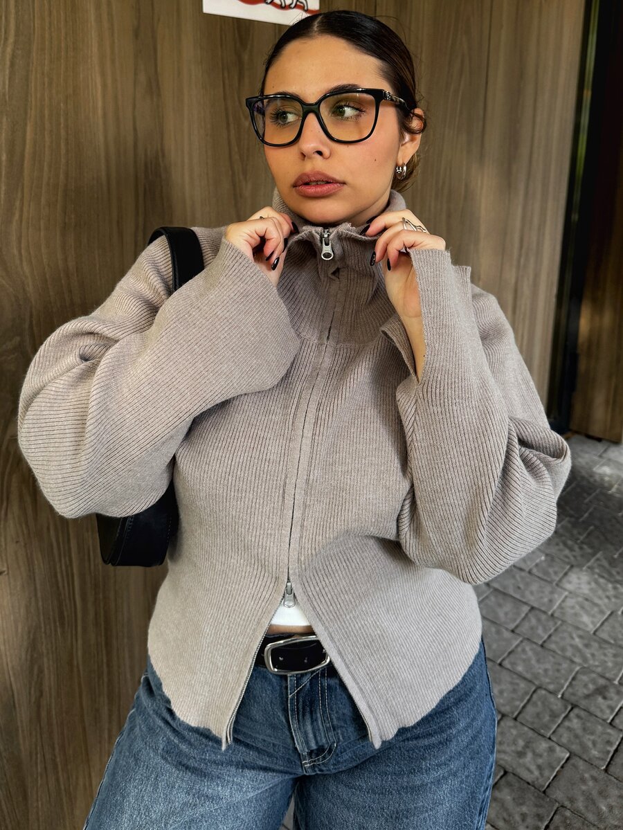 Livesso Curve Cardigan Wanita Ukuran Besar Warna Polos Kasual dengan Resleting Depan, Kerah Lebar, Lengan Mengembang, dan Belahan di Bagian Bawah, Musim Gugur/Dingin - Unta - View 1
