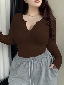 Dazy Plus Camiseta de manga larga con cuello entallado y abertura, ropa de otoño para tallas grandes - Café integral - Ver 1