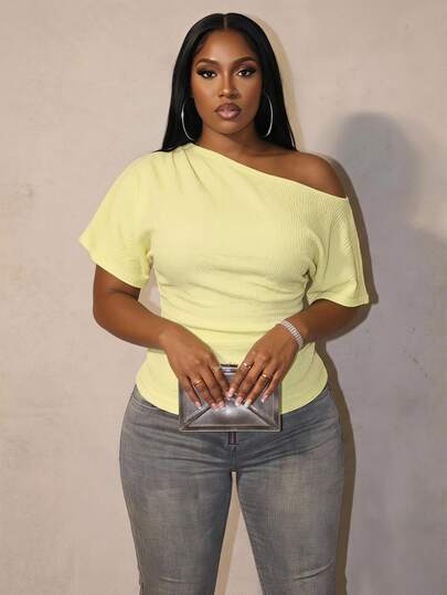 Slaydiva Camiseta de talla grande de unicolor con cuello asimétrico y cintura ceñida, top casual elegante y versátil para mujer, uso diario chic & salidas